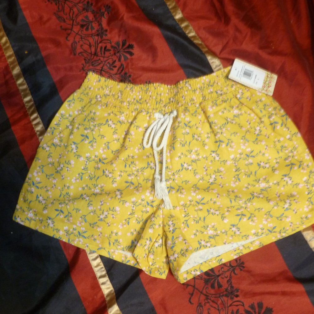 NWT Bebop Clothing Linen Elastic Waist Shorts mustard / flowery  szL